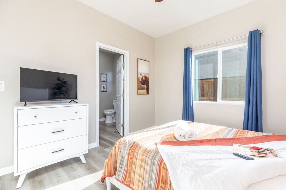 Comfy and Stylish 4 Bathrooms 26 — 4-Star Luxury Hotel in Ridgecrest, United States