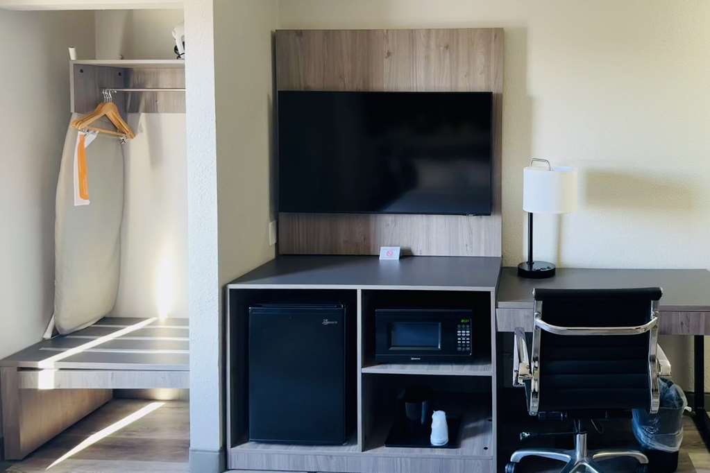 Clarion Pointe Albemarle - photo 27