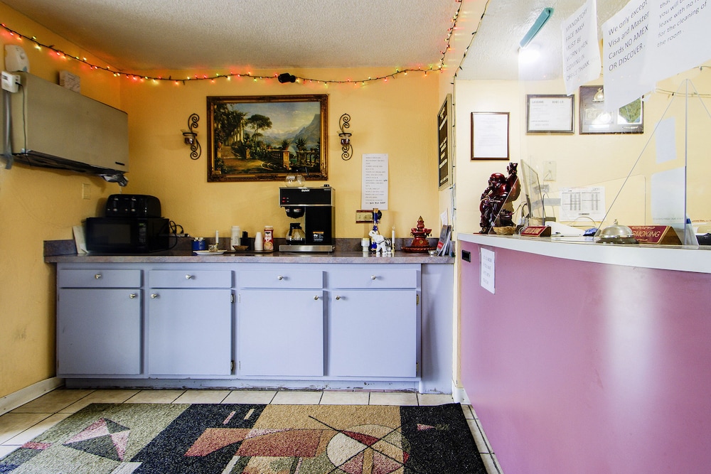 OYO Hotel Chapmanville Inn WV Hwy 119 - photo 2