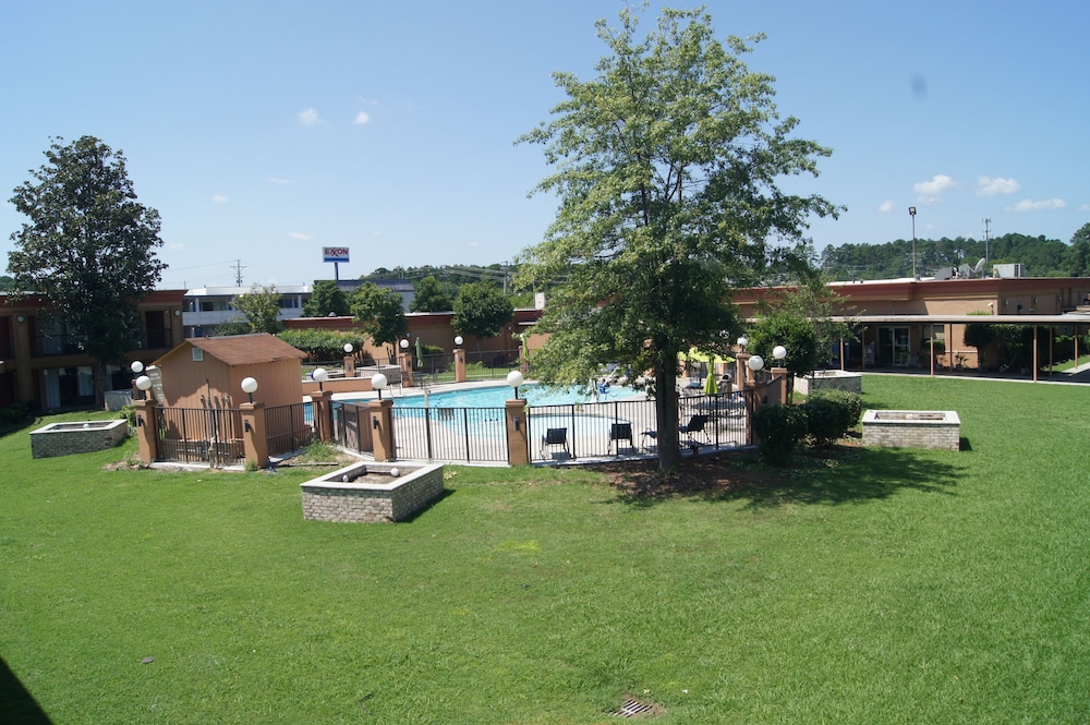 Days Inn by Wyndham Durham Near Duke University - photo 80