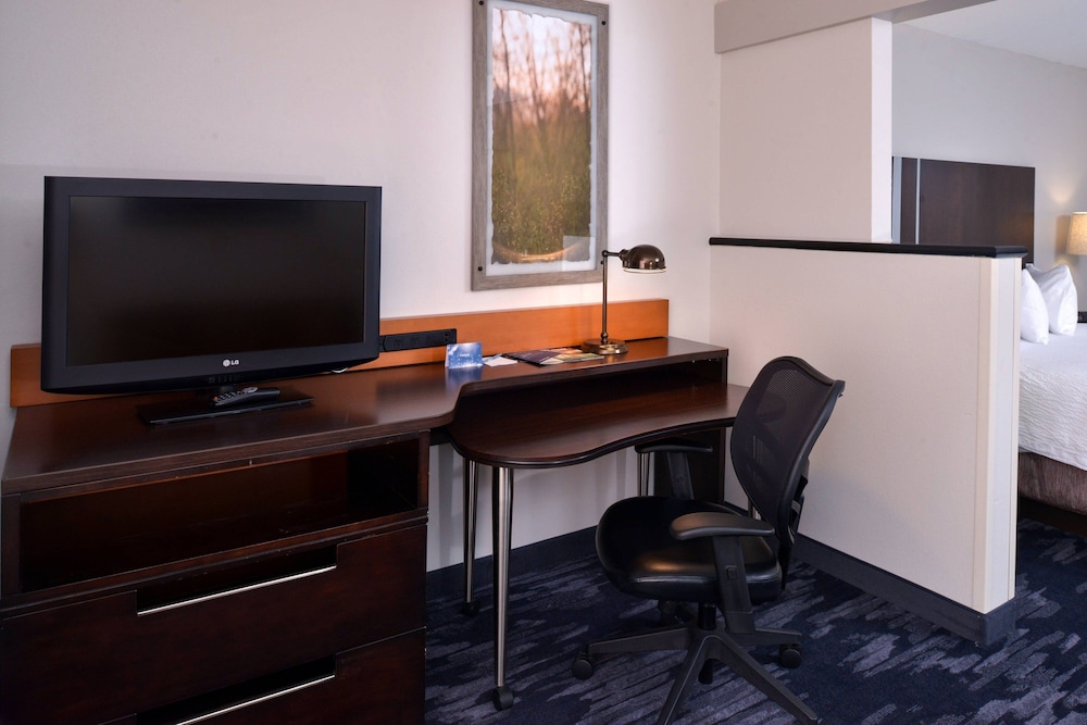 Fairfield Inn & Suites Cedar Rapids - photo 12