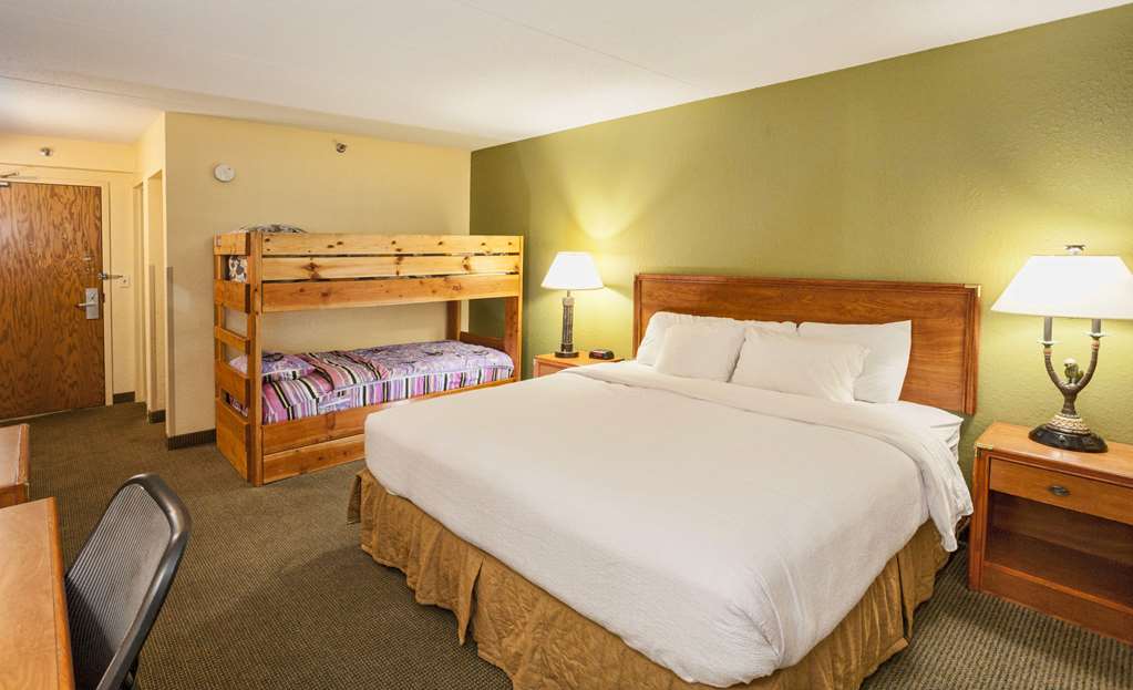 Edgewater Hotel & Waterpark - photo 25