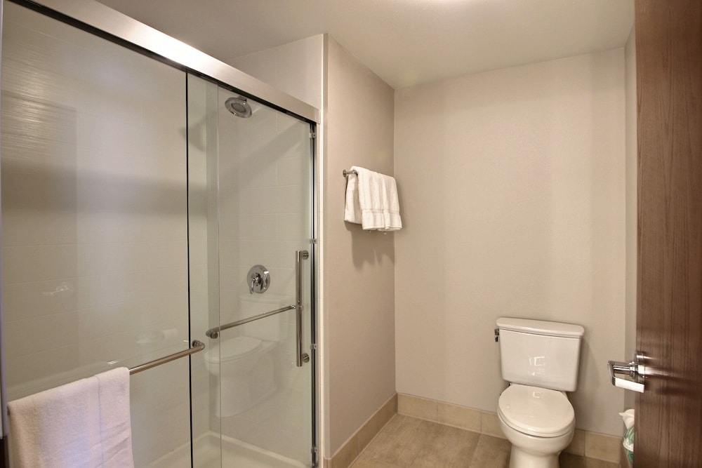 Holiday Inn Express & Suites Fond Du Lac by IHG - photo 17