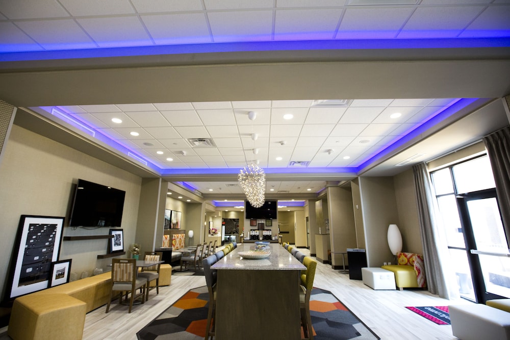Hampton Inn Blue Ash Cincinnati - photo 3