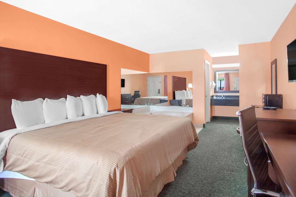 Days Inn by Wyndham Moulton - photo 12