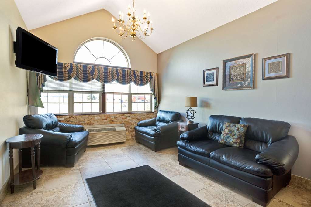 Microtel Inn & Suites by Wyndham Roseville Detroit Area - photo 3