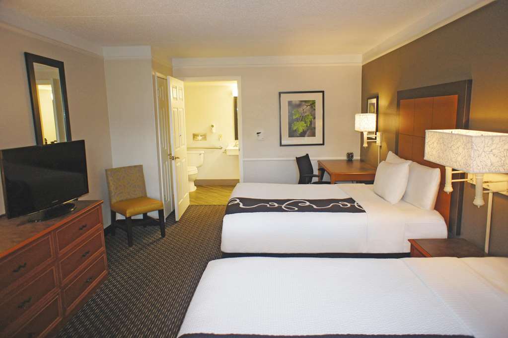 Days Inn by Wyndham Gainesville University I 75 - photo 9