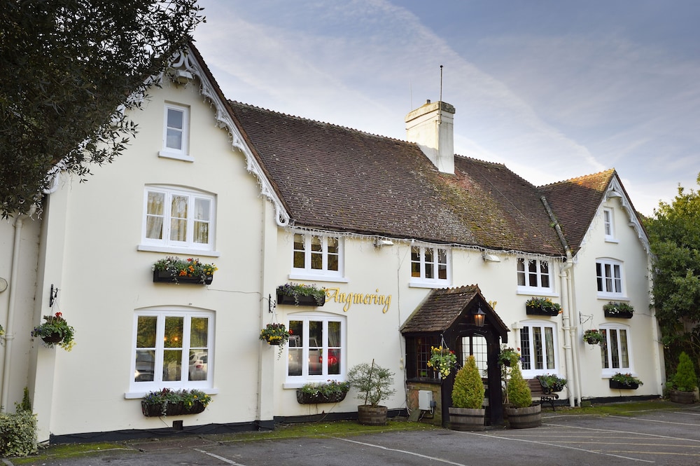 Angmering Manor - carbon neutral hotel in Littlehampton