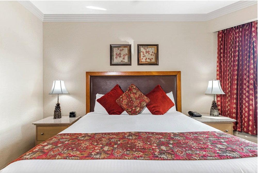 Enjoy the Ridge Tahoe Two bedroom Lock off for a Family of 6