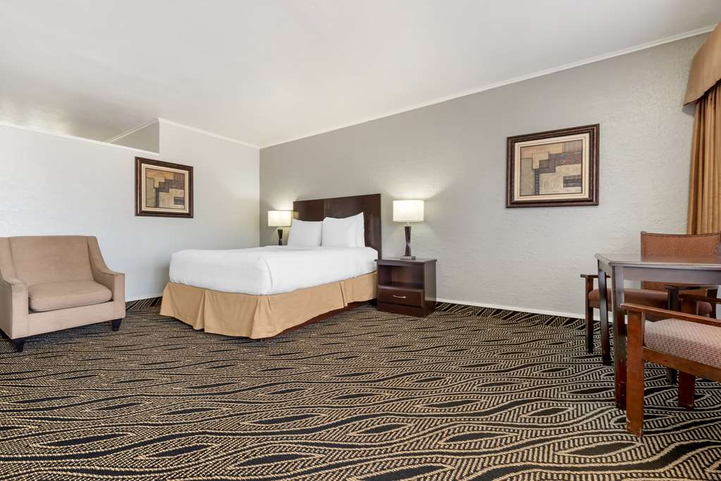 Best Western Red Carpet Inn - photo 12