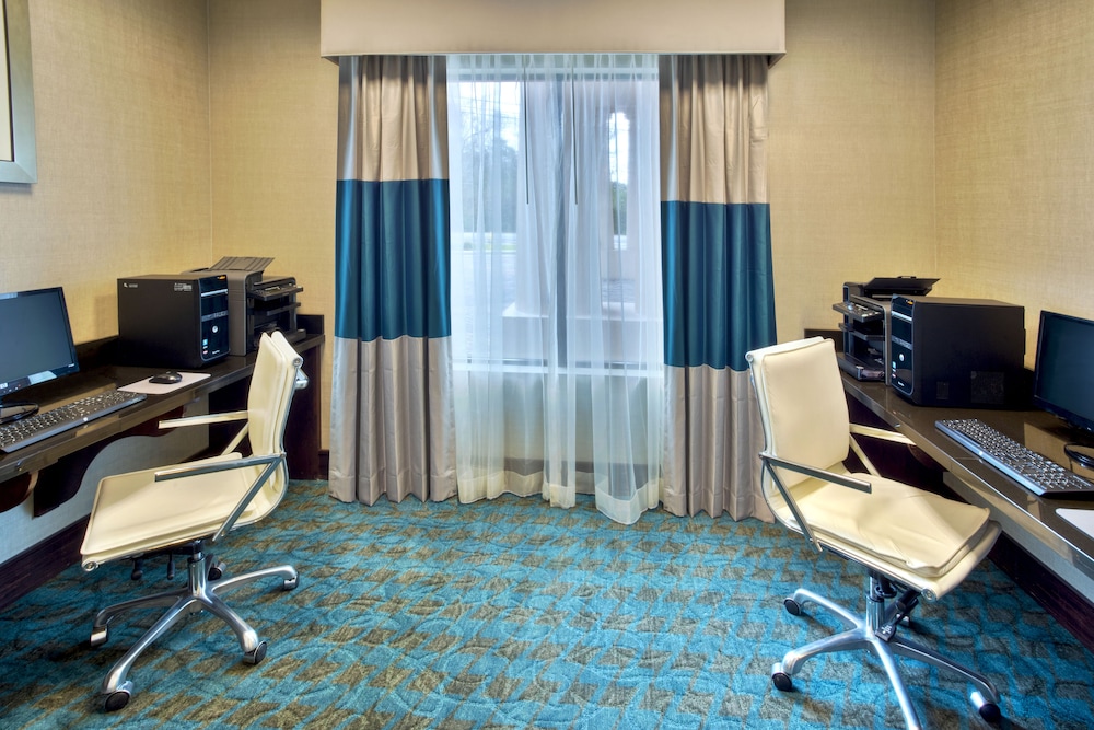 Holiday Inn Express & Suites Oak Ridge by IHG - photo 23