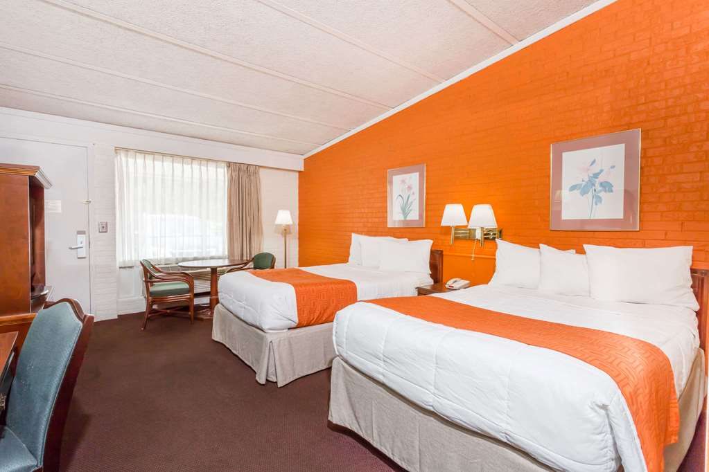 Howard Johnson Inn Daleville Roanoke - photo 9
