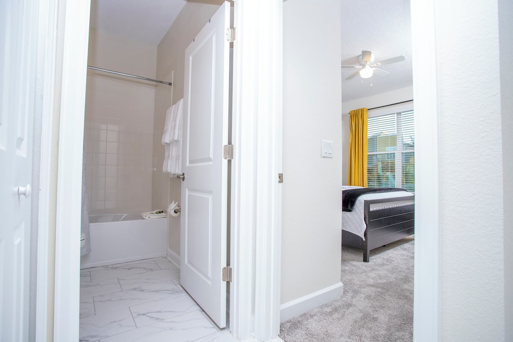 Gorgeous 5 Bd Home Close to Disney Storey Lake Resort 2734 - photo 10