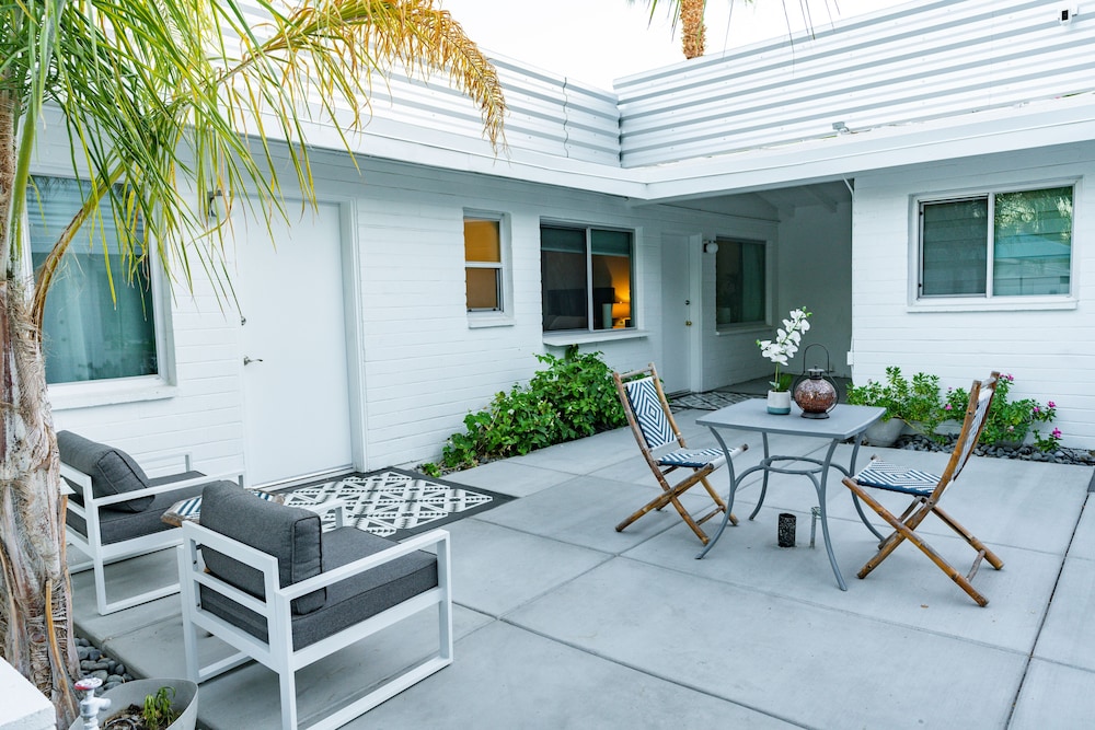 BelleVue Oasis Palm Springs Adults Only - photo 7