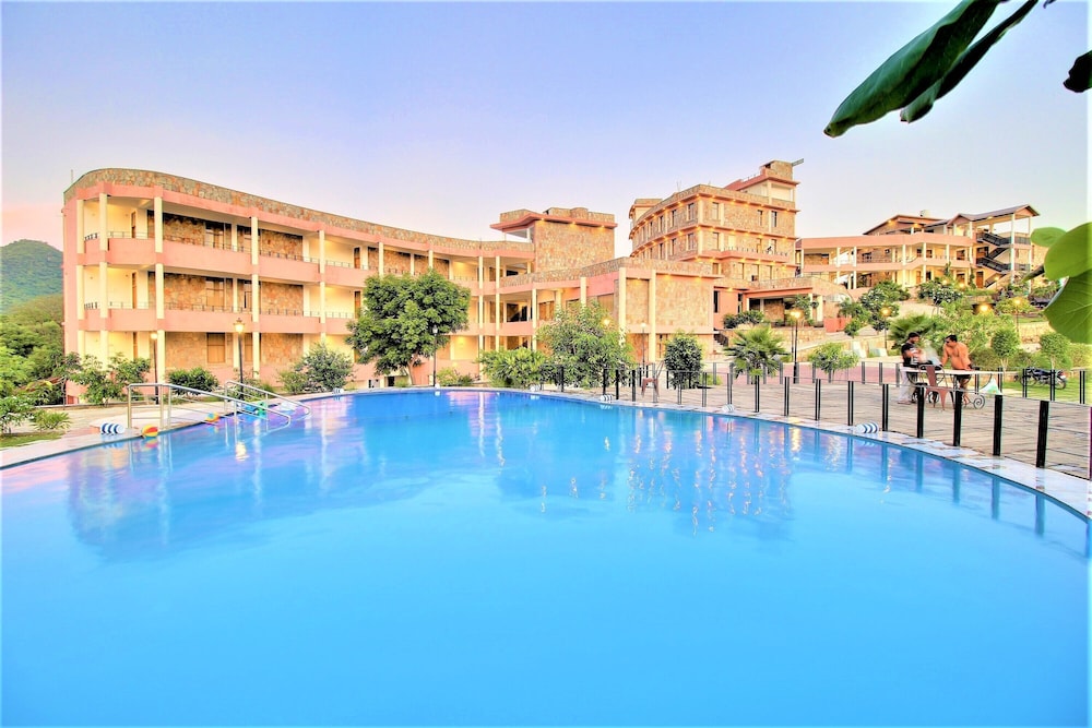 Palm Valley Dritan Resort - last minute hotel in Udaipur