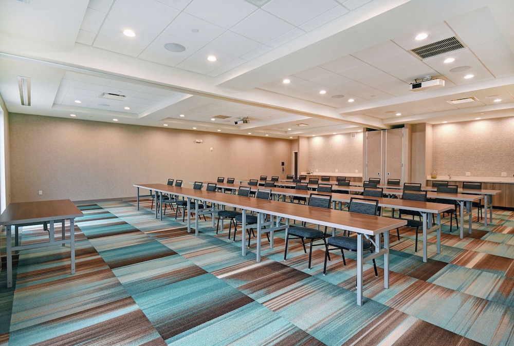 Home2 Suites by Hilton Beloit - photo 42