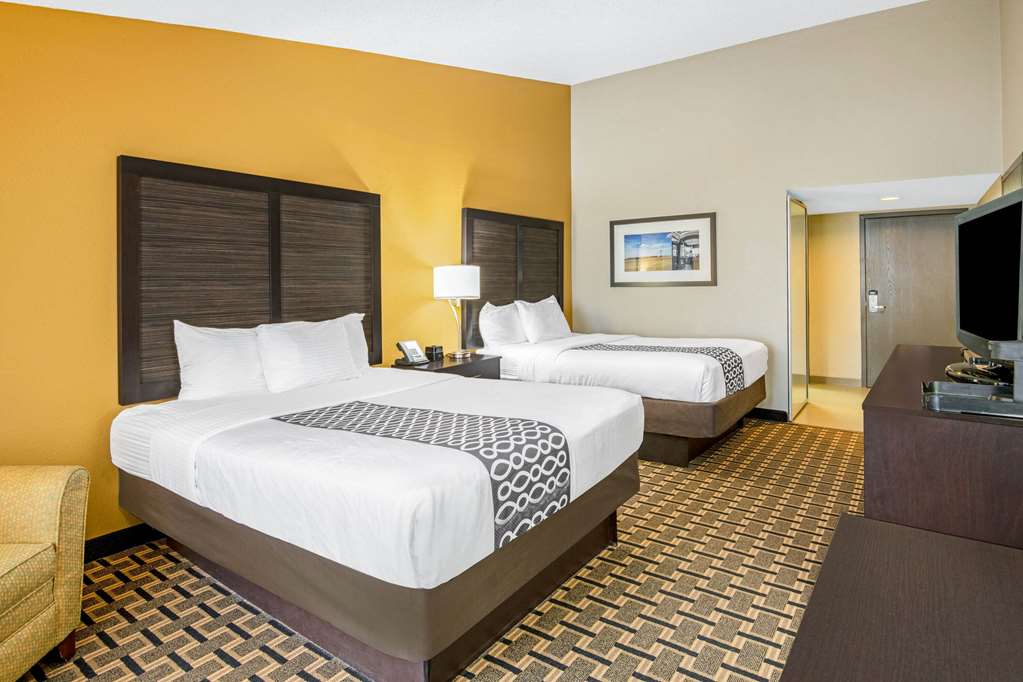La Quinta Inn & Suites by Wyndham Denison N. Lake Texoma - photo 13