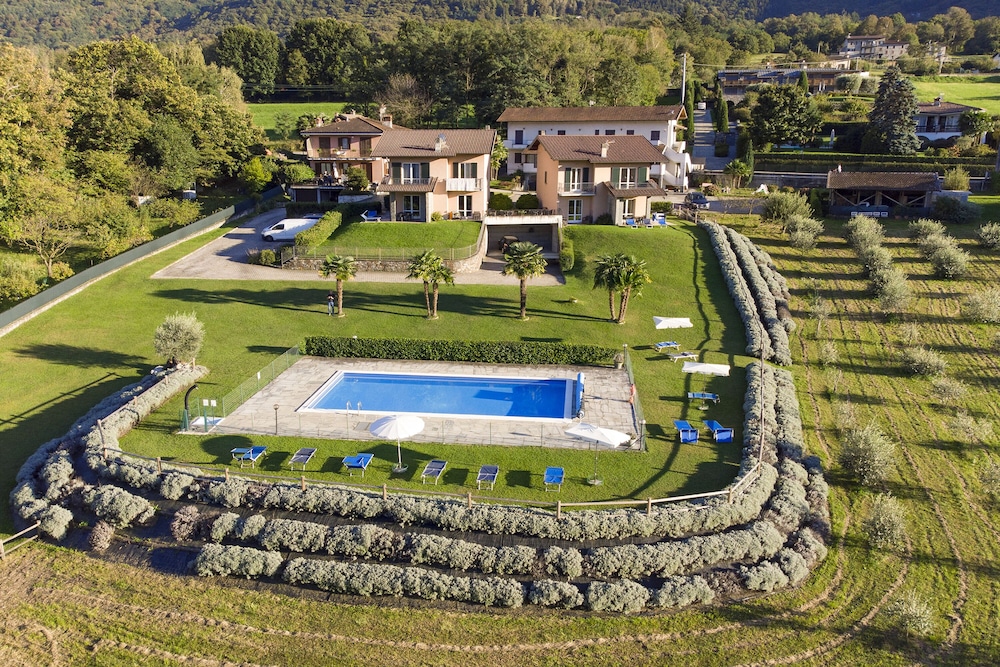 Viola — 4-Star Luxury Hotel in Colico Piano, Italy