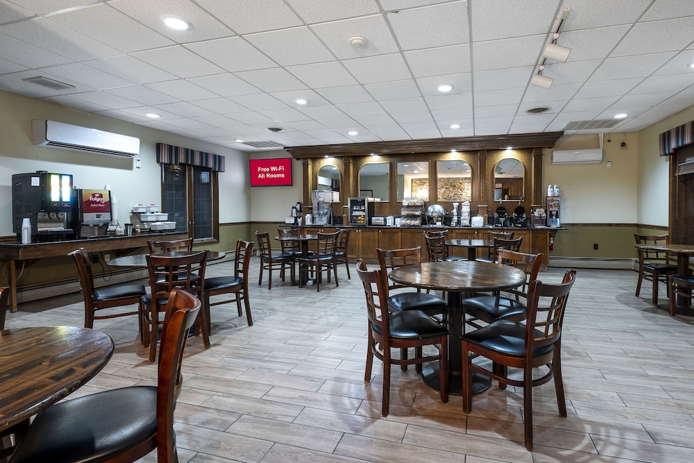 Red Roof Inn & Suites Hazleton - photo 45