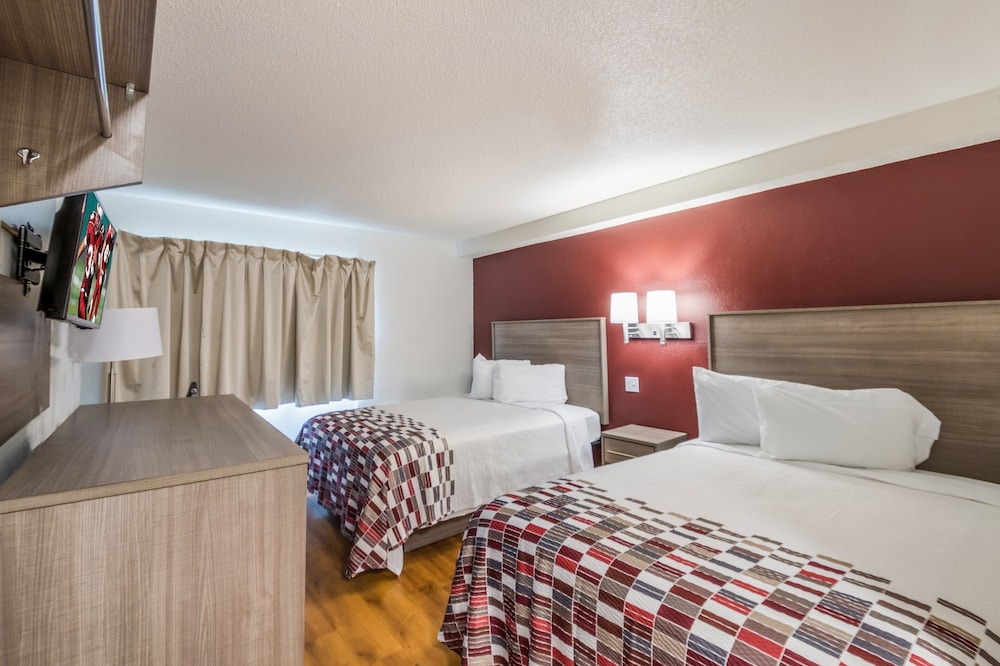 Red Roof Inn Rochester Airport - photo 6