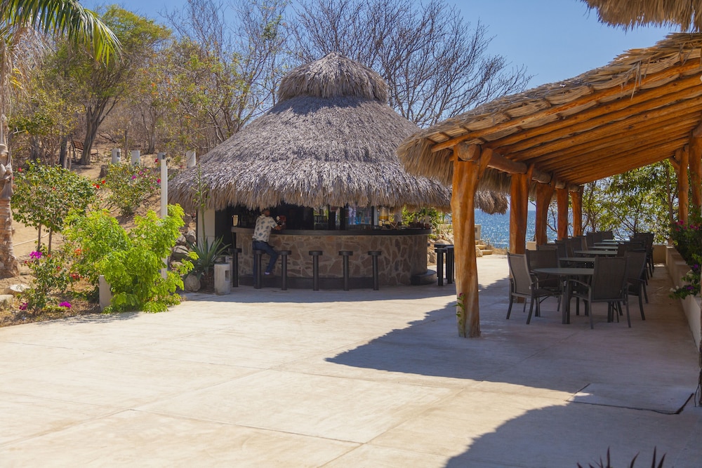 Poolside bar