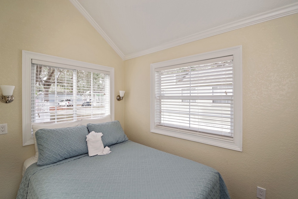 Tropical Palms Resort - photo 2