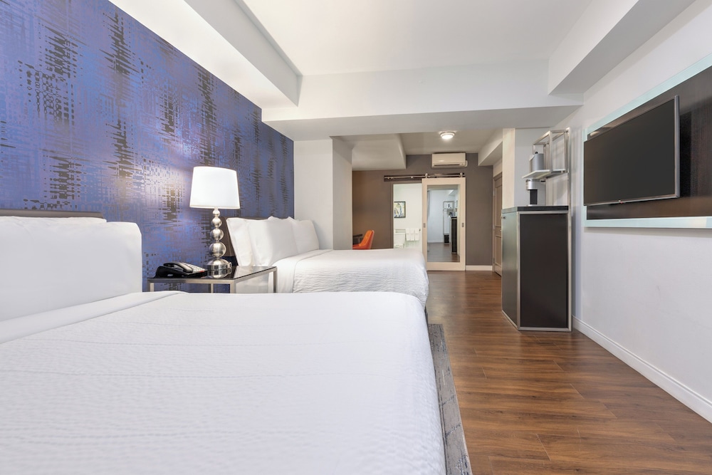 Holiday Inn Express Dallas Downtown - photo 30