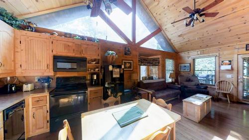Emerald Springs Loop Cabin 3286 — 4-Star Luxury Hotel in Sevierville, United States
