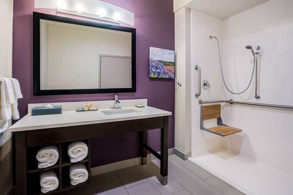 La Quinta Inn & Suites by Wyndham Houston Cypress - photo 21