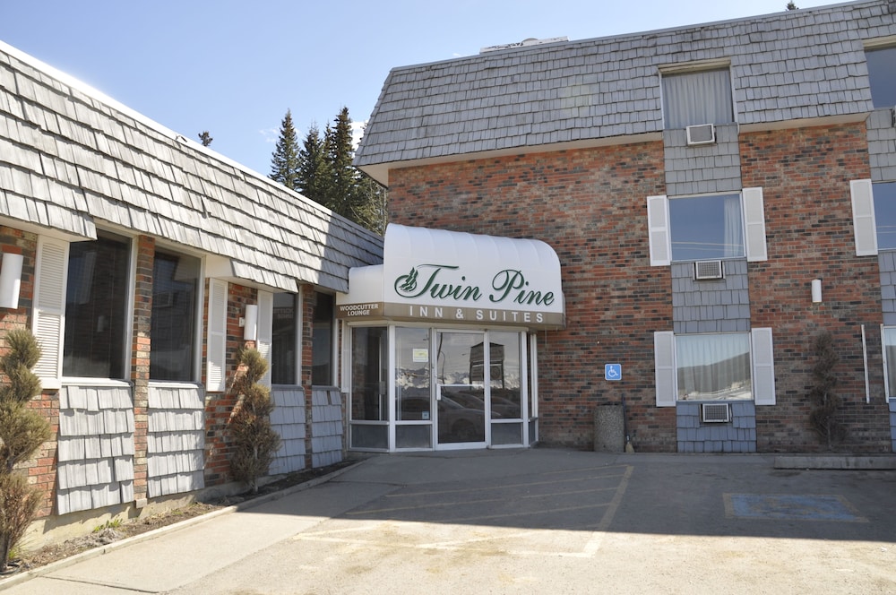 Twin Pine Inn & Suites in Hinton, Canada