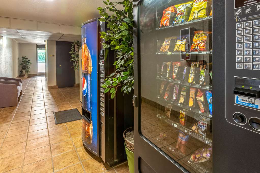 Econo Lodge Inn & Suites Newton - photo 33