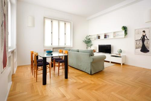 Just Urban Stays Bright And Beautiful Apartment Corso Genova — 4-Star Luxury Hotel in Milan, Italy