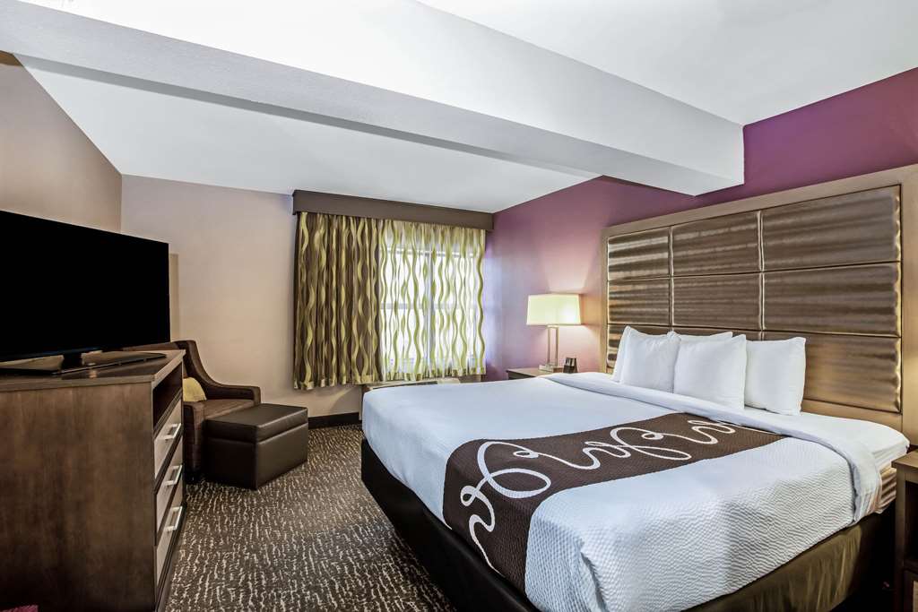 La Quinta Inn & Suites by Wyndham Kearney - photo 25