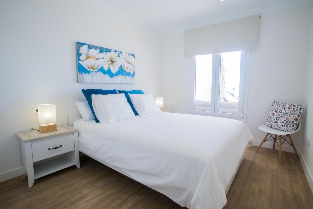 Flower Beach Suite 25 — 4-Star Luxury Hotel in Arrecife, Spain