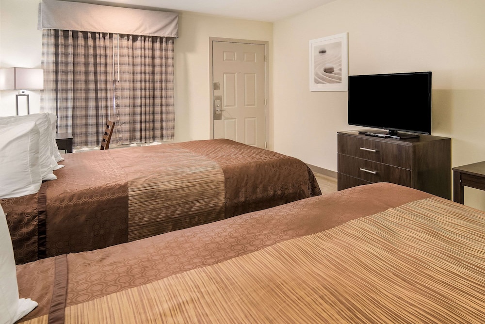 Quality Inn & Suites Dallas Cityplace - photo 8