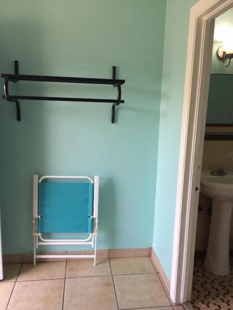 Skylark Motel - photo 22