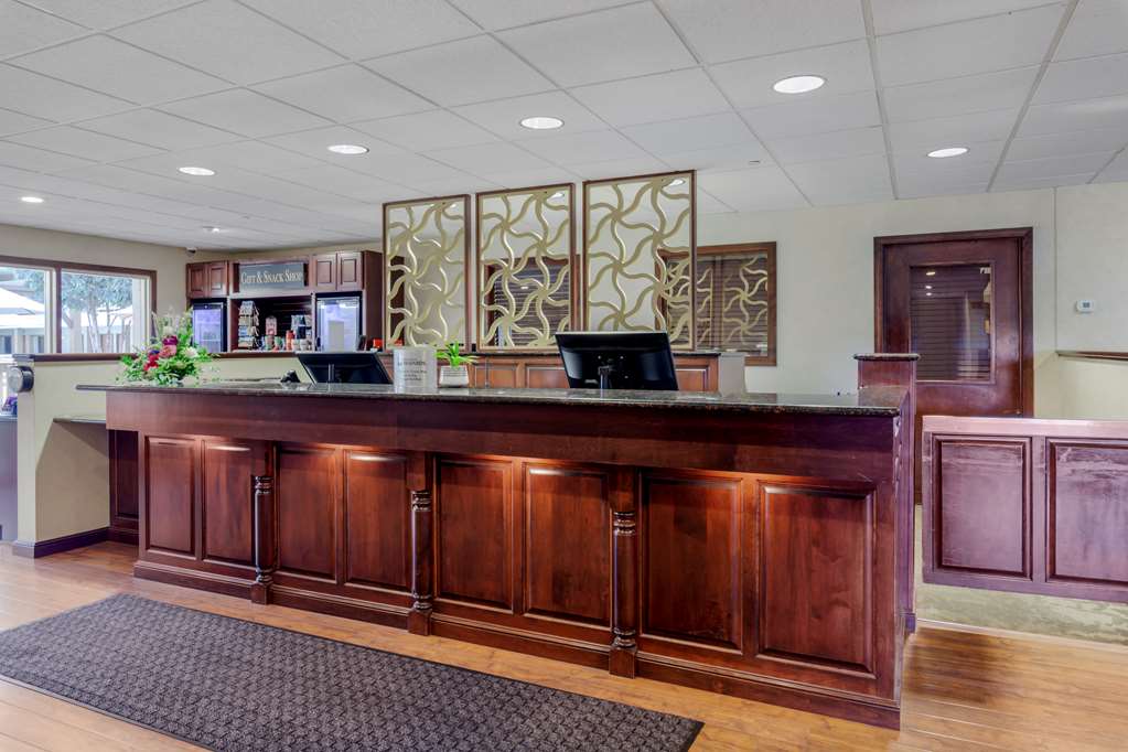 Best Western Plus Dubuque Hotel & Conference Center - photo 48