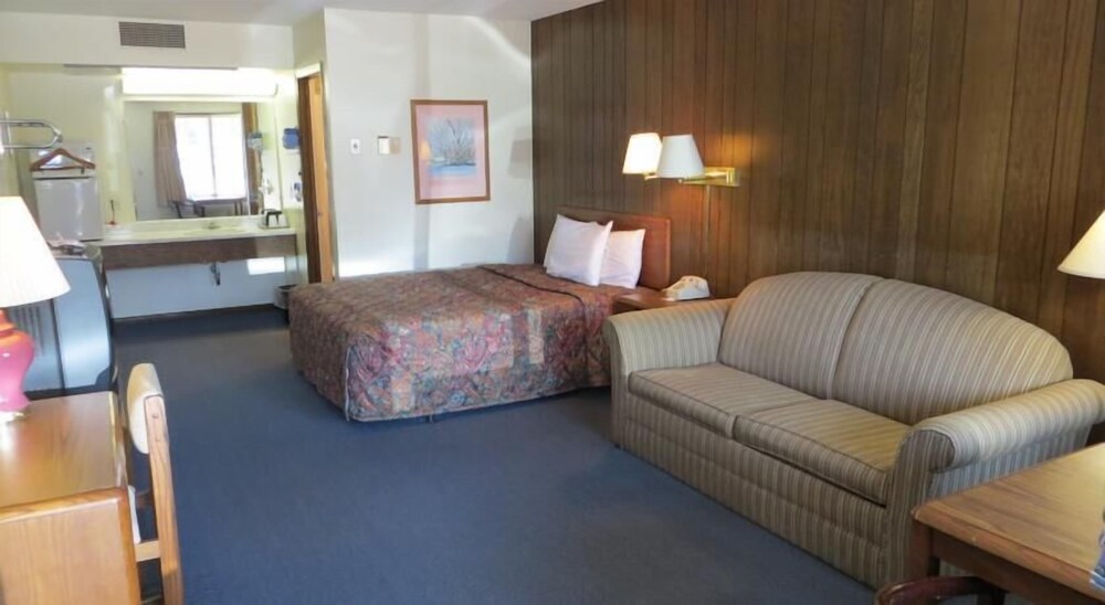 Coachlight Motel - photo 3
