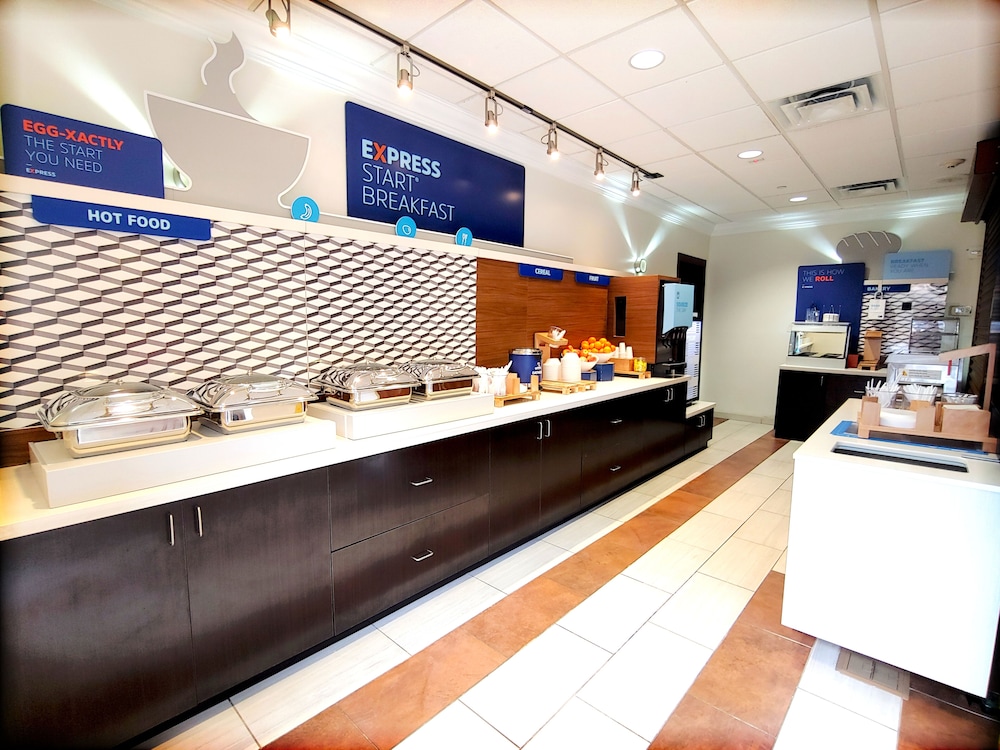 Holiday Inn Express & Suites Clear Spring by IHG - photo 27