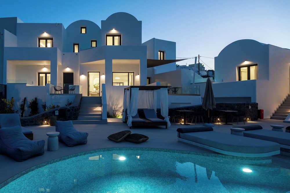 Cuore Santo Suites — 4-Star Luxury Hotel in Fira, Greece