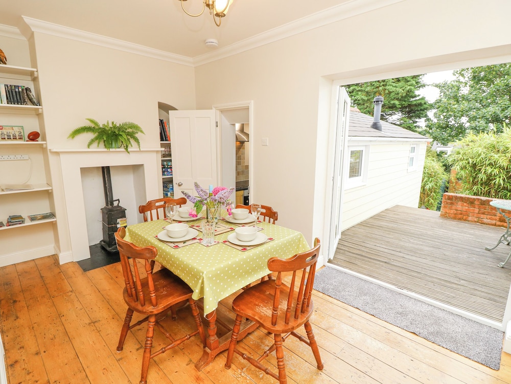 Seagulls Perch in Cowes, United Kingdom