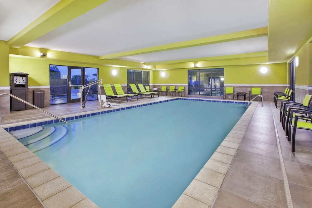 Hampton Inn & Suites Oakwood Village Cleveland - photo 18