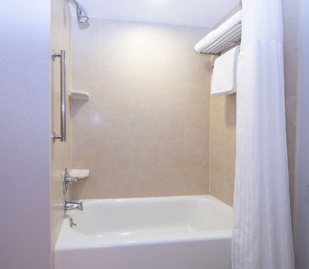 DoubleTree by Hilton Newark Penn Station - photo 36
