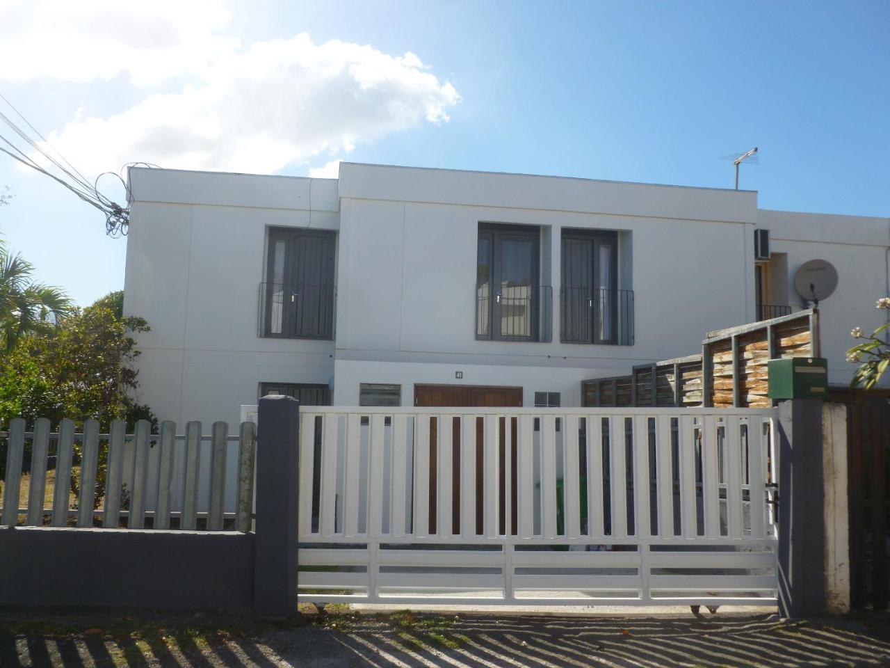 Tropical Love in Unknown City, Réunion