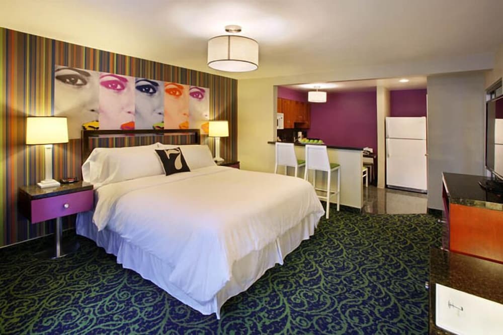 7 Springs Inn & Suites - photo 6