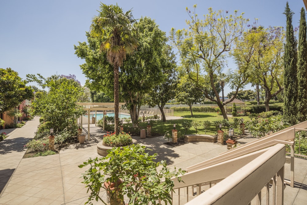 Ontario Airport Hotel & Conference Center - photo 37