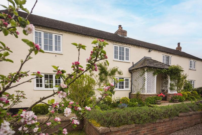 Mulsford Cottage 4390132 — Malpas