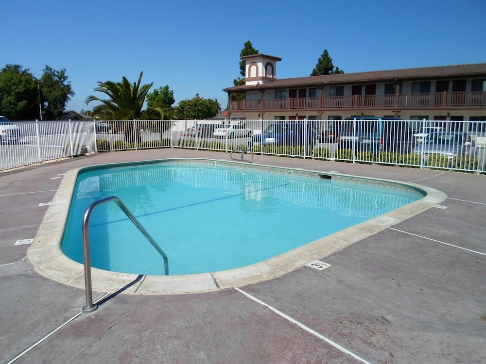 E Z 8 Motel Newark - photo 16