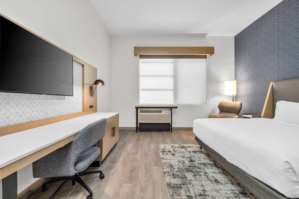 La Quinta Inn & Suites by Wyndham San Jose Airport Downtown - photo 53