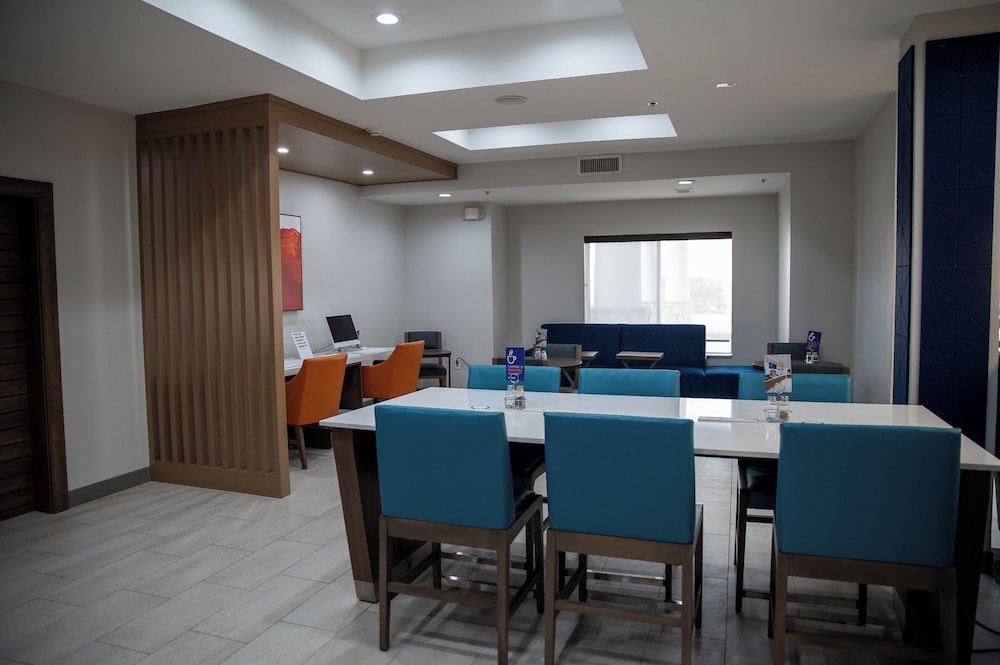 Holiday Inn Express & Suites Center by IHG - photo 58